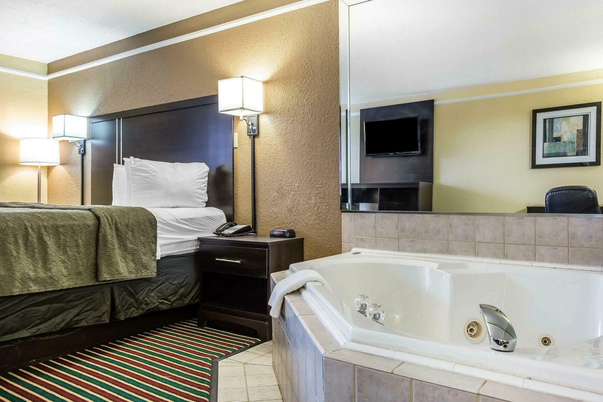 Quality Inn Rock Hill Bagian luar foto